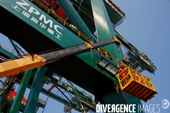 Made in TOGO : Livraison des grues ZPMC au Port Autonome de Lomé.
