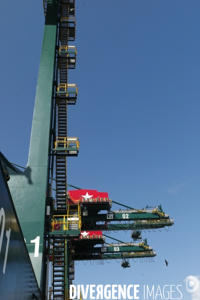 Made in TOGO : Livraison des grues ZPMC au Port Autonome de Lomé.