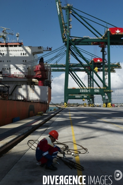 Made in TOGO : Livraison des grues ZPMC au Port Autonome de Lomé.