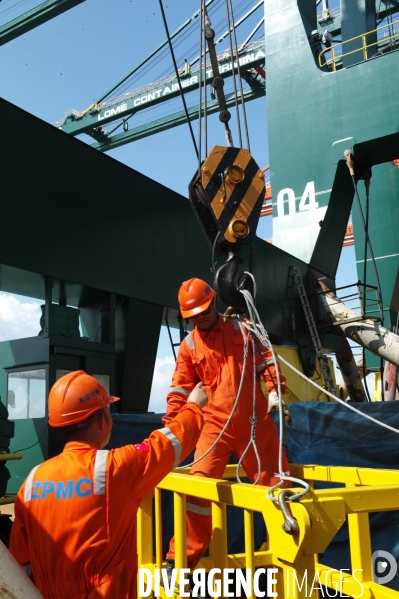 Made in TOGO : Livraison des grues ZPMC au Port Autonome de Lomé.