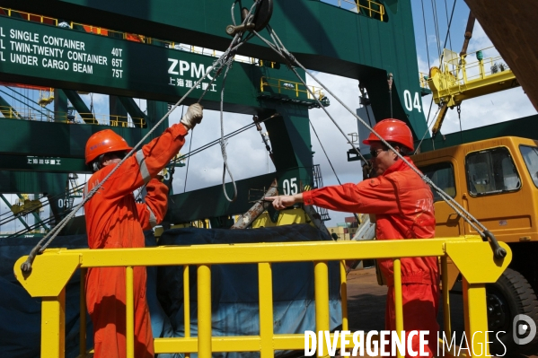 Made in TOGO : Livraison des grues ZPMC au Port Autonome de Lomé.