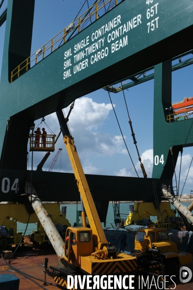 Made in TOGO : Livraison des grues ZPMC au Port Autonome de Lomé.