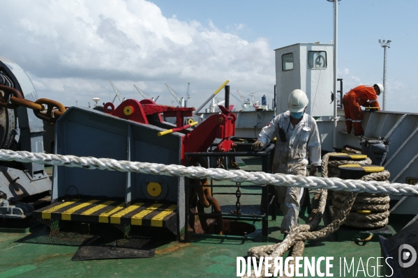 Made in TOGO : Livraison des grues ZPMC au Port Autonome de Lomé.