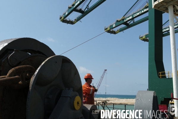 Made in TOGO : Livraison des grues ZPMC au Port Autonome de Lomé.