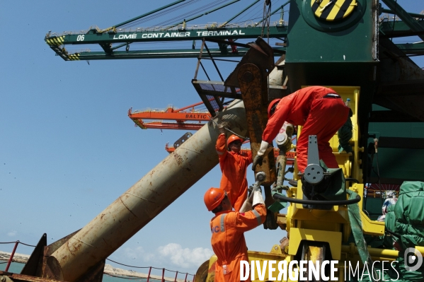 Made in TOGO : Livraison des grues ZPMC au Port Autonome de Lomé.