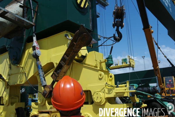 Made in TOGO : Livraison des grues ZPMC au Port Autonome de Lomé.