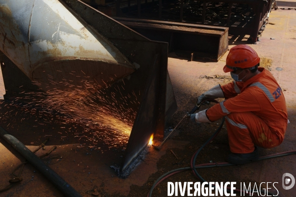 Made in TOGO : Livraison des grues ZPMC au Port Autonome de Lomé.