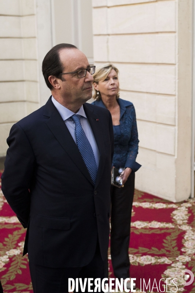 Simplification au palais de l Elysee.