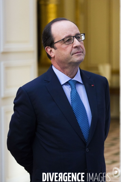 Simplification au palais de l Elysee.