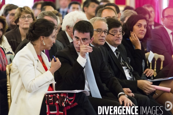 Simplification au palais de l Elysee.