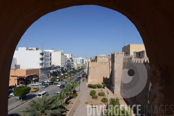 La Médina de Sfax : les remparts de la Médina face à la ville