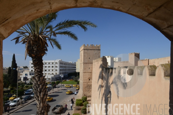 La Médina de Sfax : les remparts de la Médina face à la ville