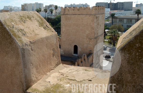 La Médina de Sfax : les remparts de la Médina face à la ville