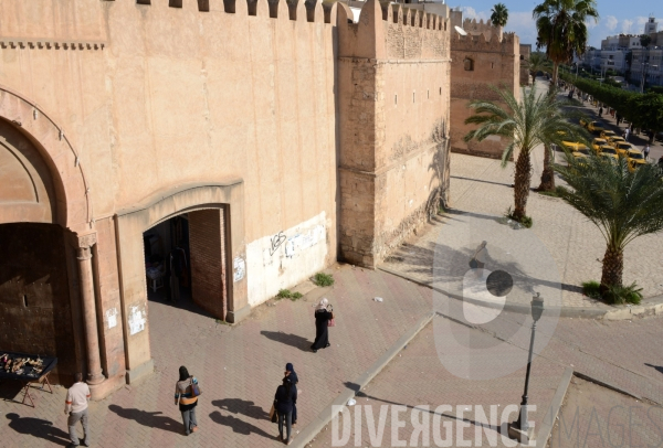 La Médina de Sfax : les remparts de la Médina face à la ville