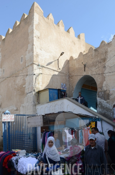 La Médina de Sfax : les remparts de la Médina face à la ville