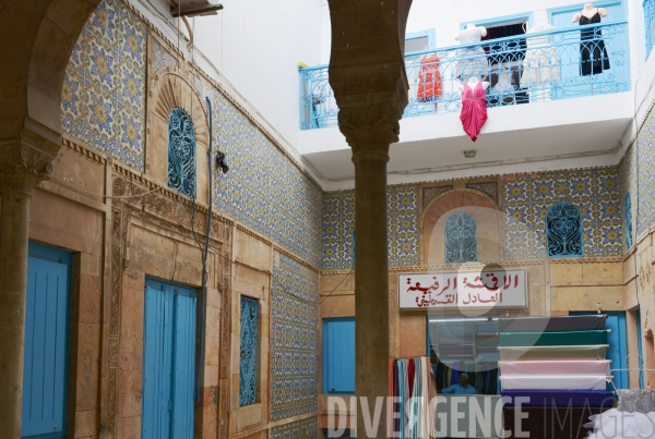 La Médina de Sfax : Commerce tissus, architecture maison