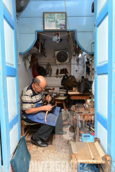 La Médina de Sfax : Commerce, Cordonnier, Rue