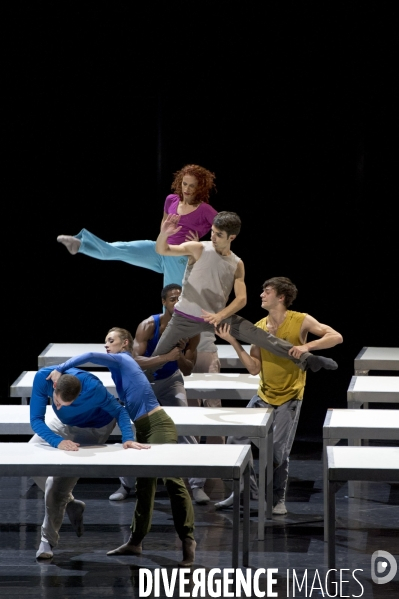 One flat thing reproduced de william forsythe