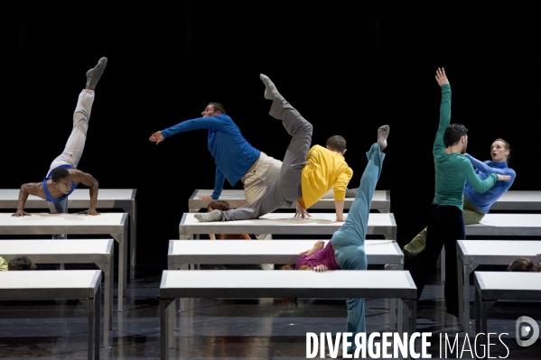 One flat thing reproduced de william forsythe