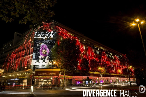 A l approche des fêtes de Noël, les grands magasins du boulevard Haussmann rivalisent par leurs illuminations.