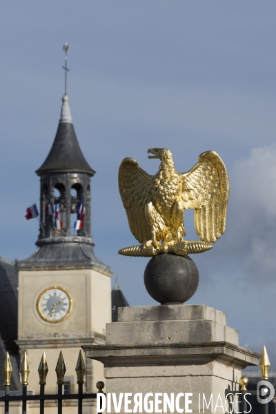 Vente de la collection napoléonienne du Palais princier de Monaco par les commissaires priseurs Jean-Pierre OSENAT et Alexandre GIQUELLO, à deux pas du château où l empereur abdiqua le 11 avril 1814.