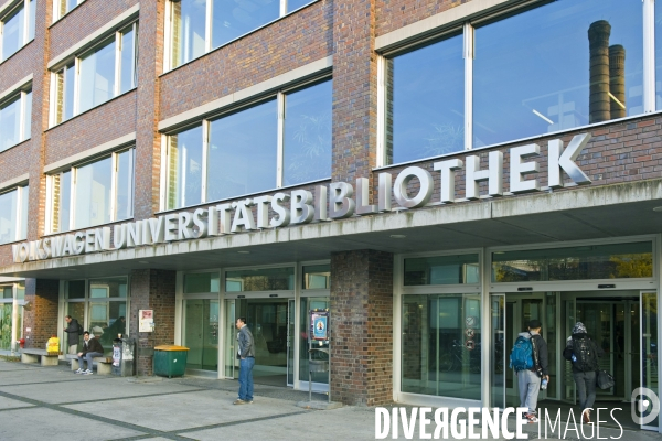 Berlin illustration.Etudiants devant une bibliotheque universitaire