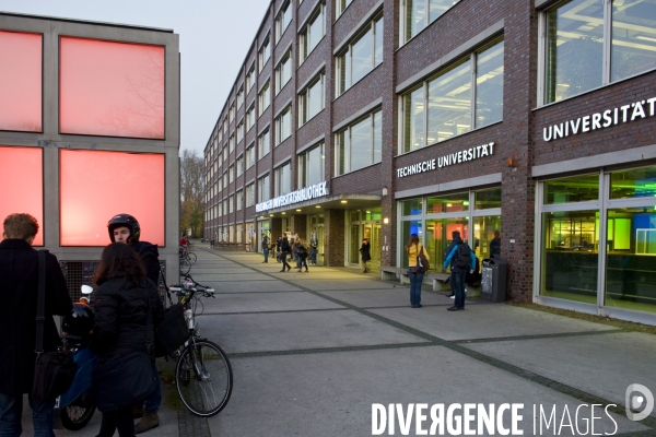 Berlin illustration.Etudiants devant une bibliotheque universitaire