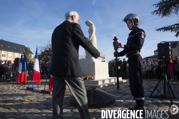 Cérémonie de commémoration du 11 novembre dans une commune de l Eure.