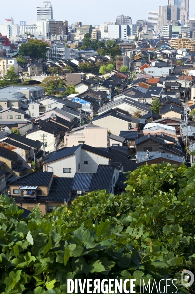 Kanazawa.Vue aerienne partielle de la ville depuis les hauteurs du quartier traditionnel de Higashi Chayamachi