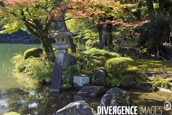 Kanazawa.Le jardin Kenroku-en  l un des trois plus beaux du Japon. cree au 17 eme siecle