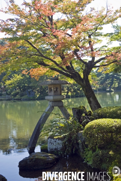 Kanazawa.Le jardin Kenroku-en  l un des trois plus beaux du Japon. cree au 17 eme siecle