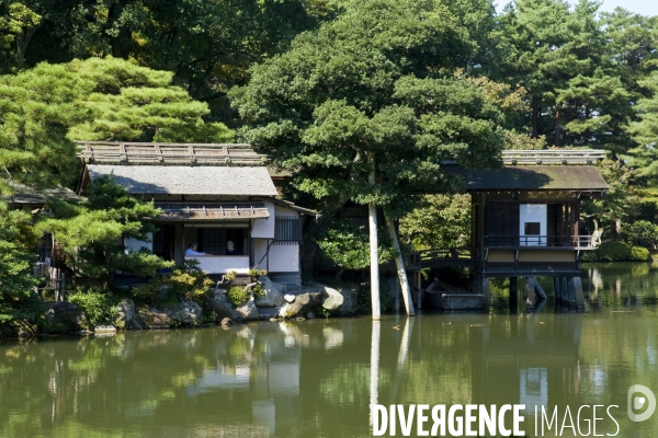 Kanazawa.Le jardin Kenroku-en  l un des trois plus beaux du Japon. cree au 17 eme siecle