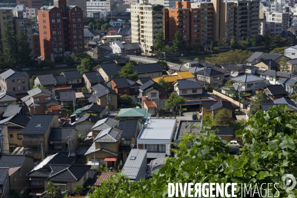 Kanazawa.Vue aerienne partielle de la ville depuis les hauteurs du quartier traditionnel de Higashi Chayamachi