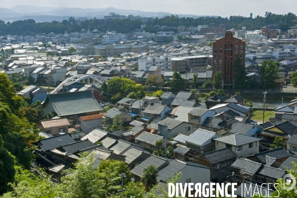 Kanazawa.Vue aerienne partielle de la ville depuis les hauteurs du quartier traditionnel de Higashi Chayamachi