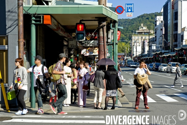 Kyoto.La rue a un feu rouge