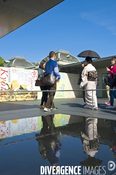 Kyoto.Reflet dans une piece d eau au musee national de Kyoto.