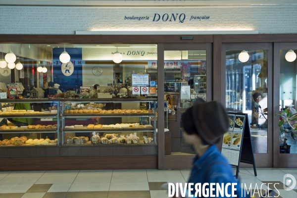 Kanazawa.Une boulangerie francaise dans la gare centrale de la ville.