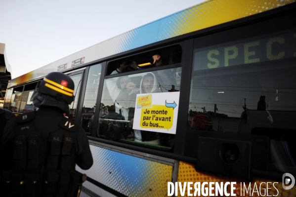 Arrivée des supporters parisiens en gare d Aubagne.