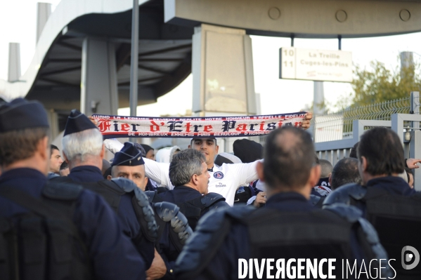 Arrivée des supporters parisiens en gare d Aubagne.