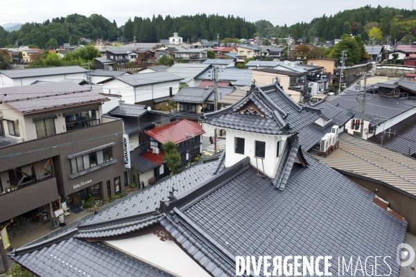 Takayama.La petite Kyoto des Alpes, cernee par les montagnes, a su garder une atmosphere avec ses quartiers classes aux maisons en bois.