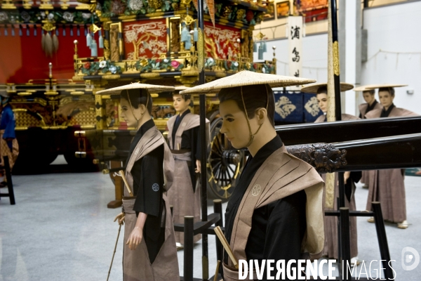 Takayama.Exposition des chars qui participent au defile du festival de Takayama.Datant du 17 éme les chars richement decores sont l oeuvre d artisans locaux.