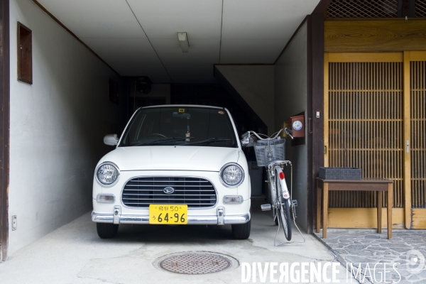 Takayama.Au Japon, dans les villes, pas de voiture sans garage