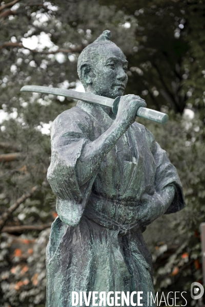 Takayama.La statue d un samourai pres du Takayama-jinya, la residence de l ancien gouvernement.