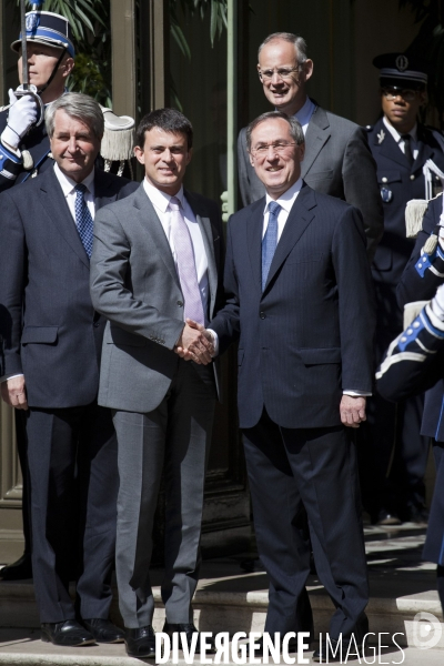 Passation de pouvoirs entre Claude Gueant et Manuel Valls.