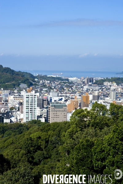 Japon. Matsuyama. Panorama sur la ville.