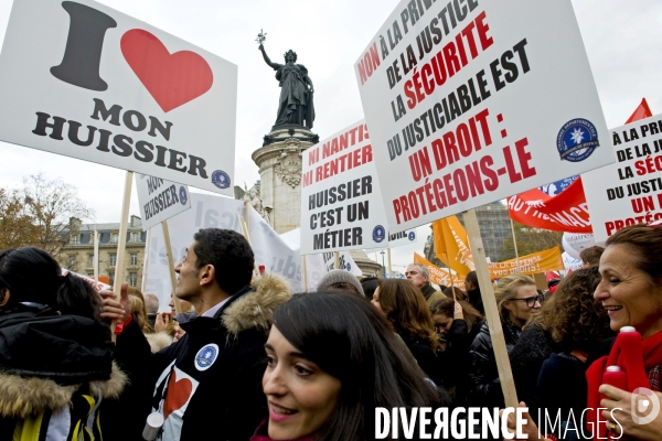 Manifestation a Paris des professions du droit contre le projet de loi Macron