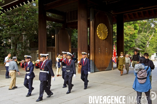 Tokyo. Le sanctuaire Yasukuni entretient la polemique entre militaristes et pacifistes.