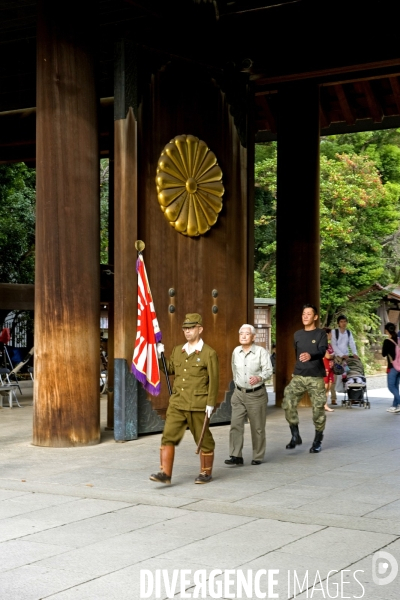 Tokyo. Le sanctuaire Yasukuni entretient la polemique entre militaristes et pacifistes.