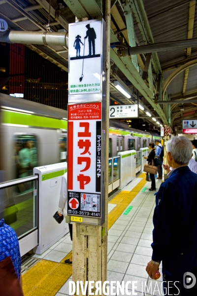 Tokyo. Dans le metro, pictogramme concernant la securite