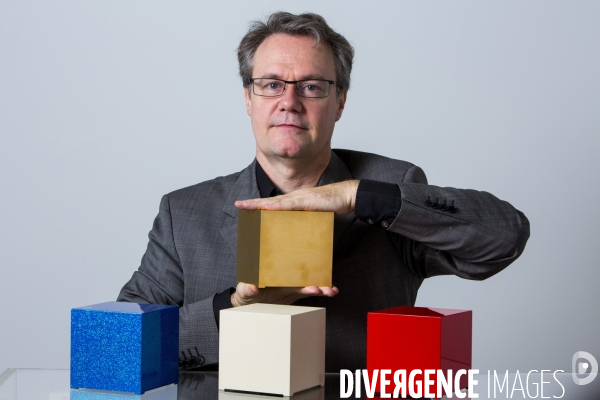 Jean-Christophe Agobert co-fondateur de  Kubb présente   Kubb   un ordinateur made in France ( fabriqué à Toulouse) à la forme d un cube parfait de 12cm.